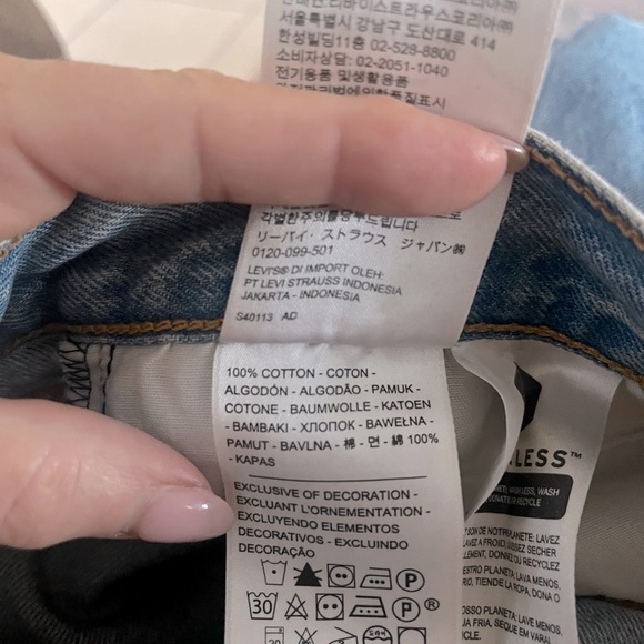 Levi's Button Fly Wedgie Straight Leg Jeans Distressed with Raw Hem 28 - Picture 9 of 10